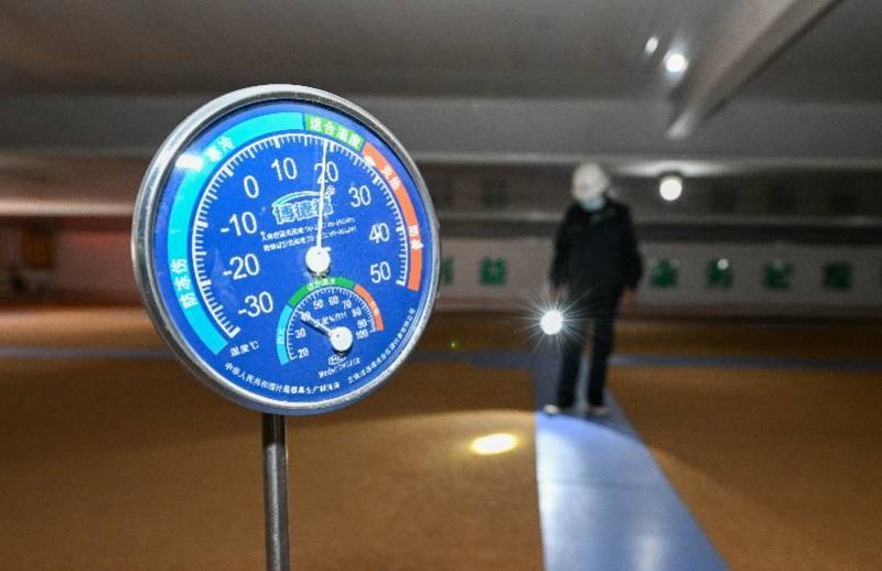 图集：“大国粮仓” ，机器人自动检测粮食样本
