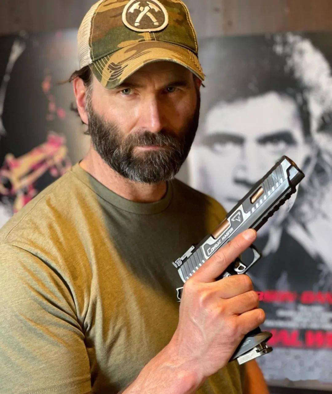 【塔兰战术图集】不得不说 他们家的妹子选的还是不错的_火器_视频