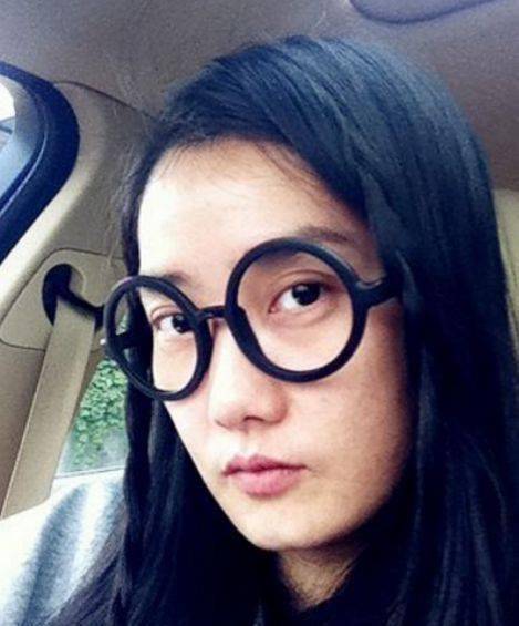 凤凰传奇主唱玲花素颜照,台上台下判若两人_魏玲_舞台_歌曲