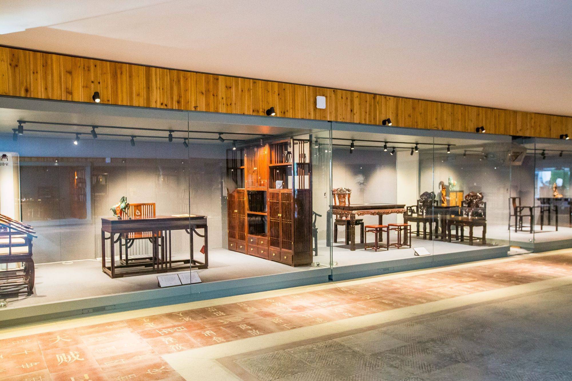 杭州大运河紫檀博物馆,展陈着精美绝伦的檀木制品,充