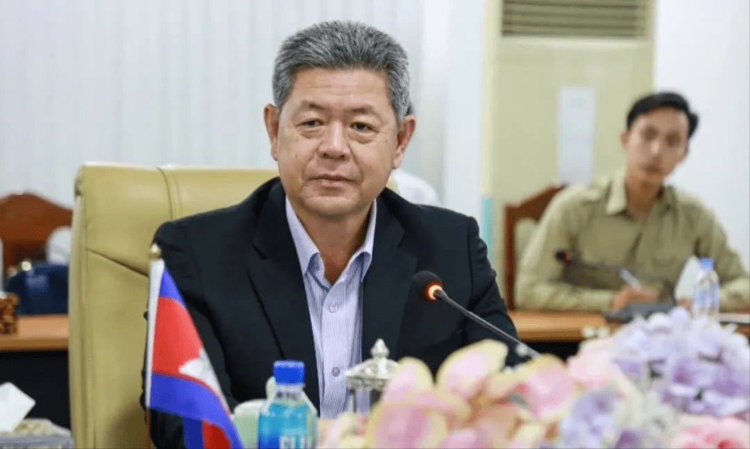 中国驻柬埔寨西港领事办主任会见西港省长:谈及国人护照被没收问题!