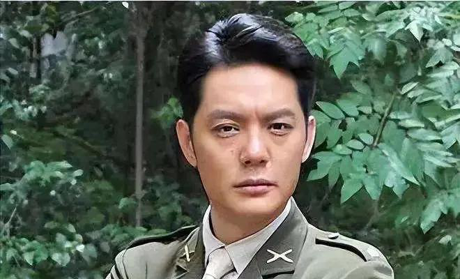 他是军旅一哥,被妻子捧红后,出轨嫩模,如今前妻报复手段真解气_傅程鹏