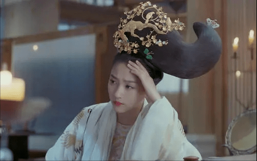 "京圈格格"关晓彤,惨当背锅侠和工具人,为何鞠婧祎不敢惹她?