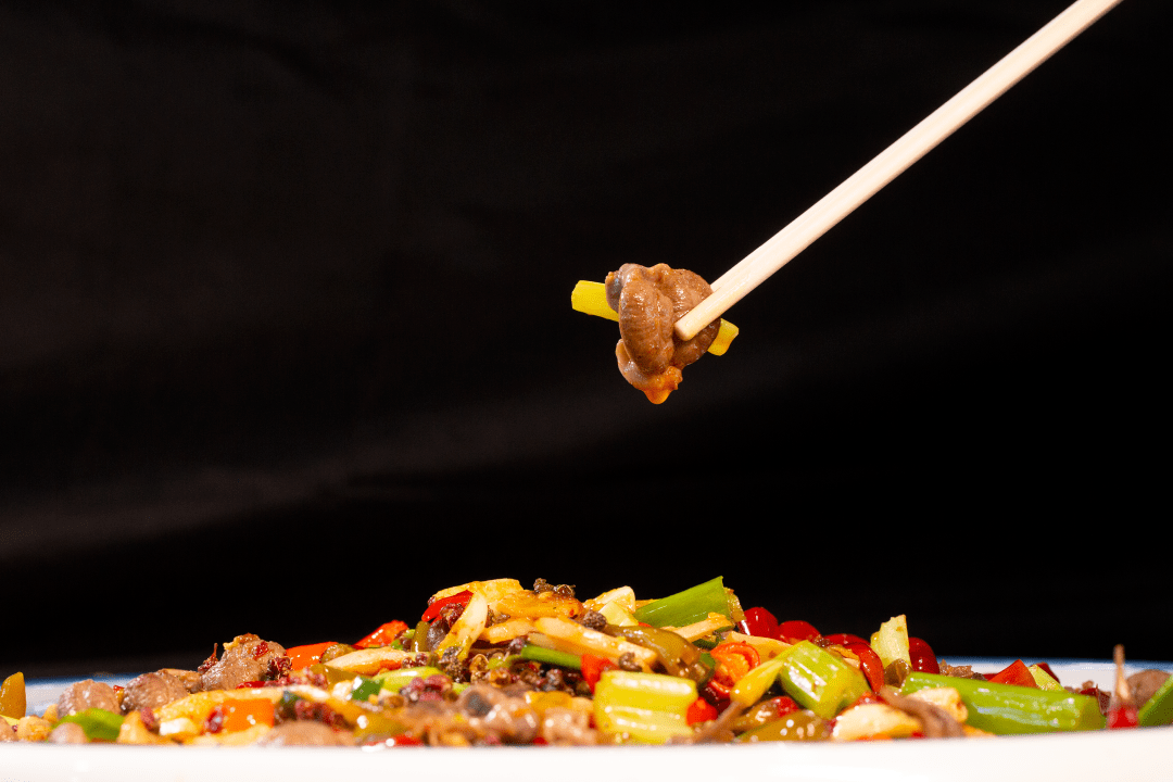 【大师的菜】每做一道"永川头刀菜",就会有20头小猪失去它们的蛋蛋!