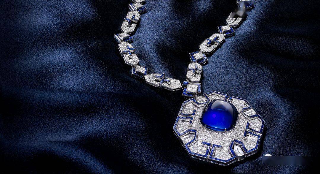 伊丽莎白·泰勒的传奇珠宝之一:bulgari糖包山形蓝宝石苏托尔