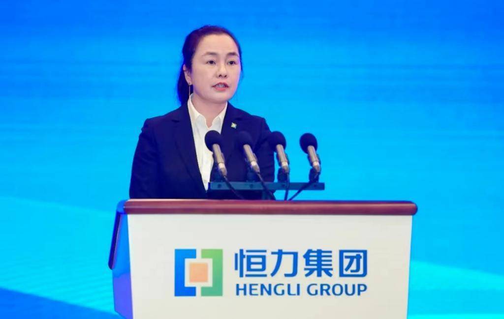 截图自恒力集团微信公众号年轻时,范红卫是苏州一家纺织厂的会计
