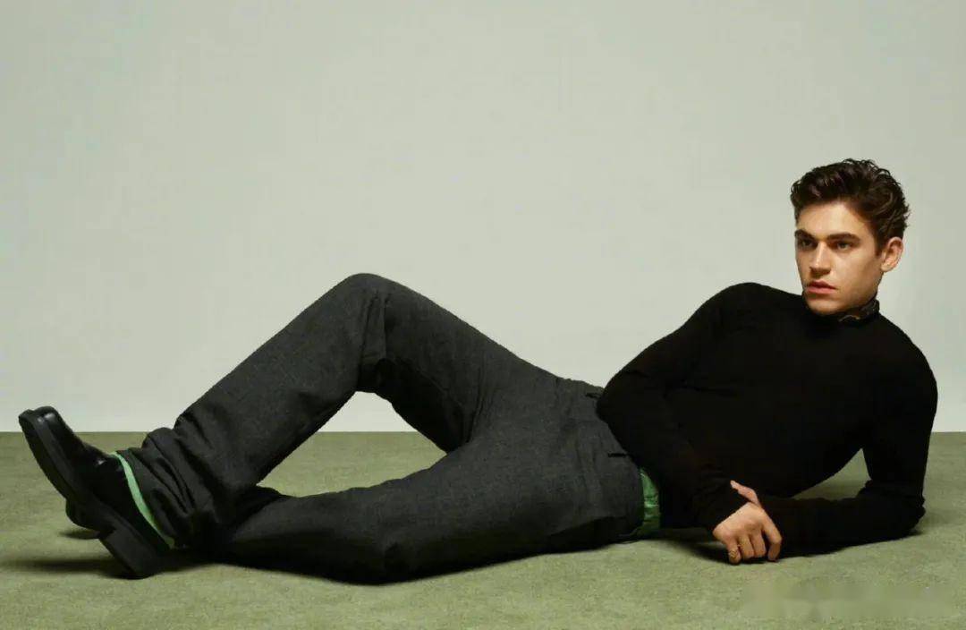 "小伏地魔"赫洛·费因斯-提芬杂志大片,祖传英俊面孔贵气十足_after