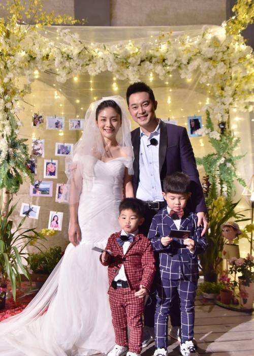 沙溢夫妇与孩子胡可大度回应:"没关系,租房结婚也行.