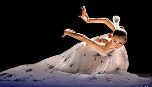 国际巨星赵涛:为保持身材,不生孩子不吃晚饭,42岁却老态尽显_杨丽萍