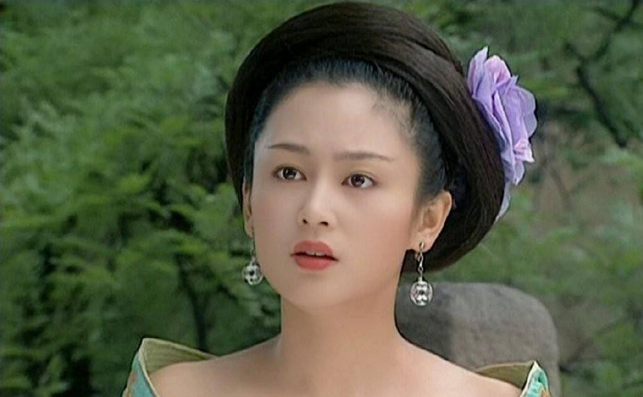 也演得了琼瑶剧中的多情女子,在琼瑶剧《几度夕阳红》中饰演杨晓彤