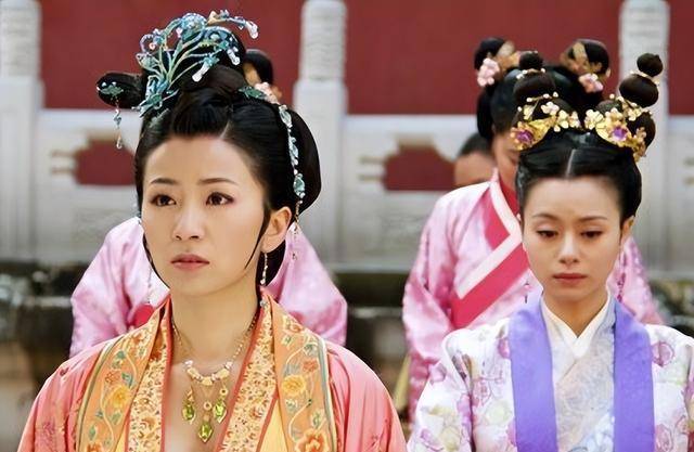 萧衍生下了三个女儿,就因病辞世撒手人寰了,皇后的离世给梁武帝带来的