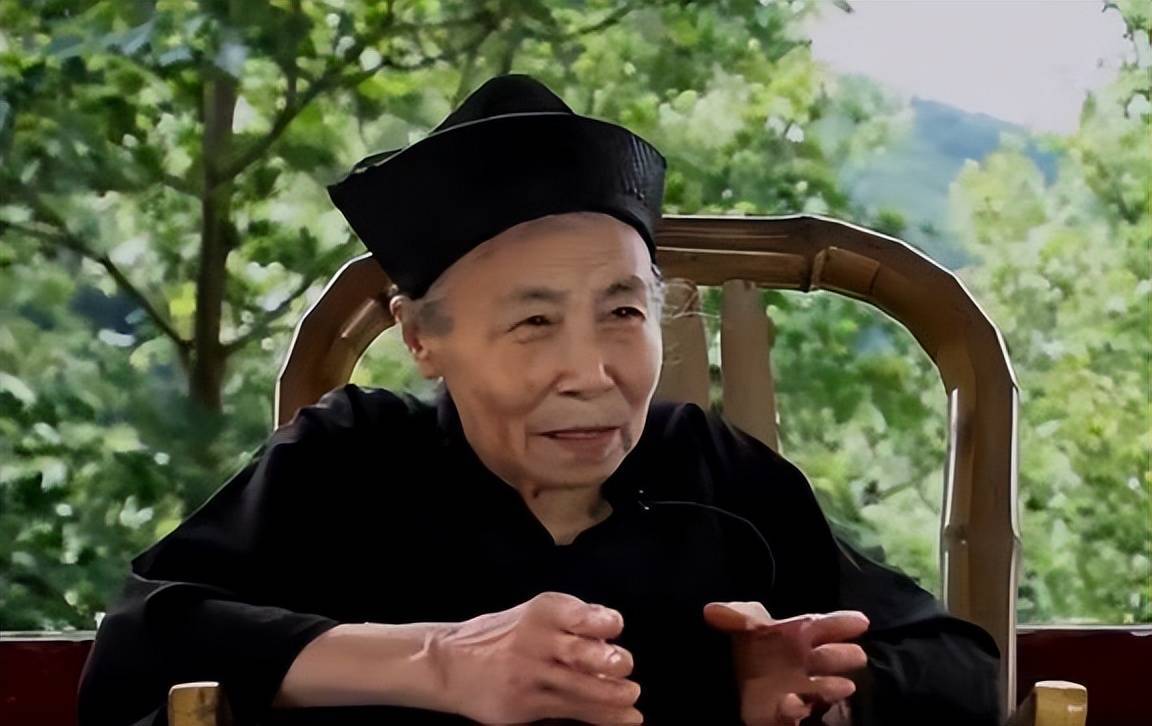 80岁的陈光静一辈子养育了72个孩子,让她累驼了背