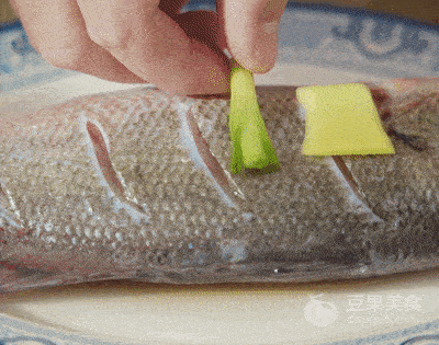 清蒸鲈鱼【孔老师教做菜】_鱼身_做法_豆果
