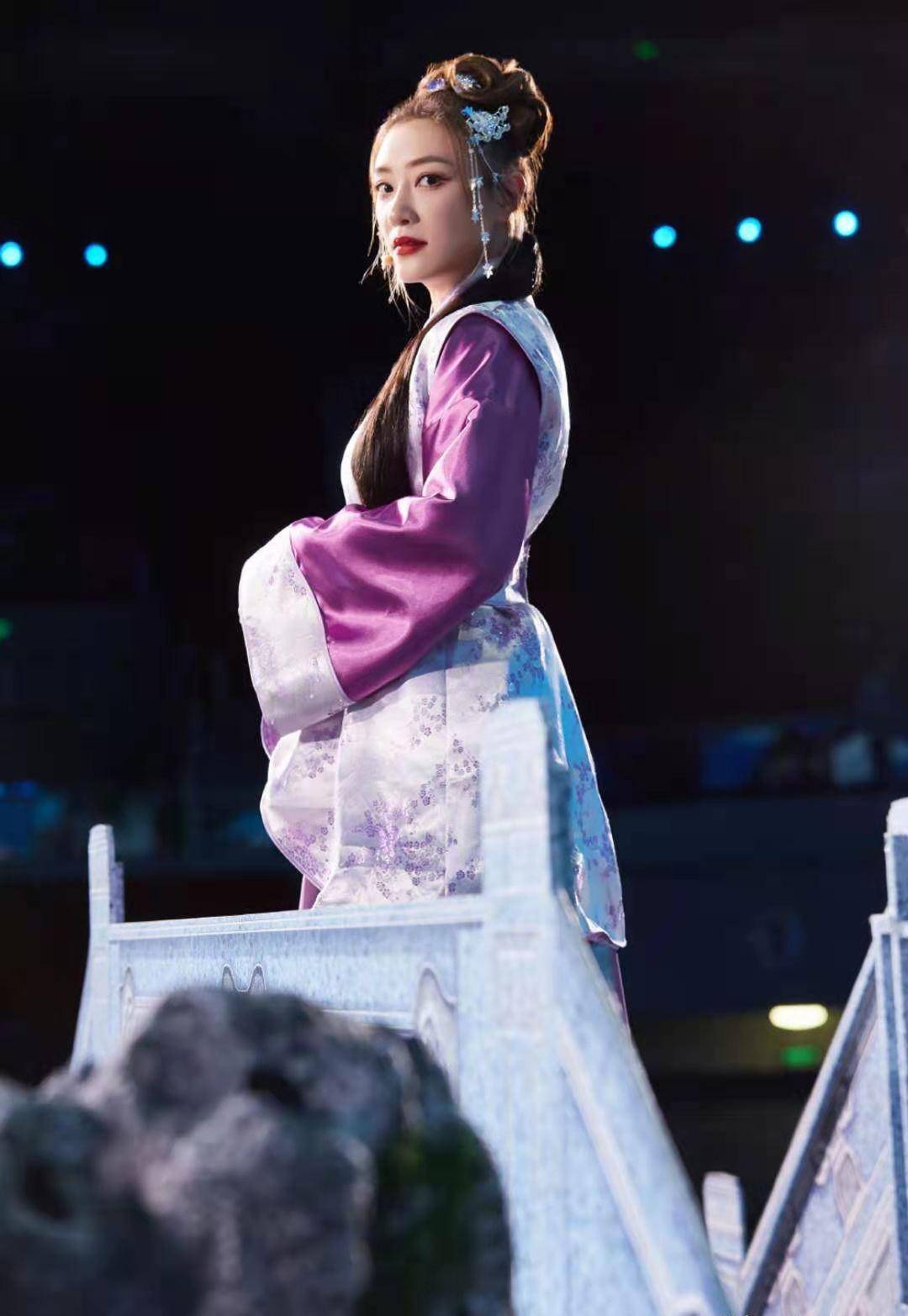 陈小春大方曝光小儿子正脸照,应采儿独自参加舞台圆梦_小宝_网友_一家