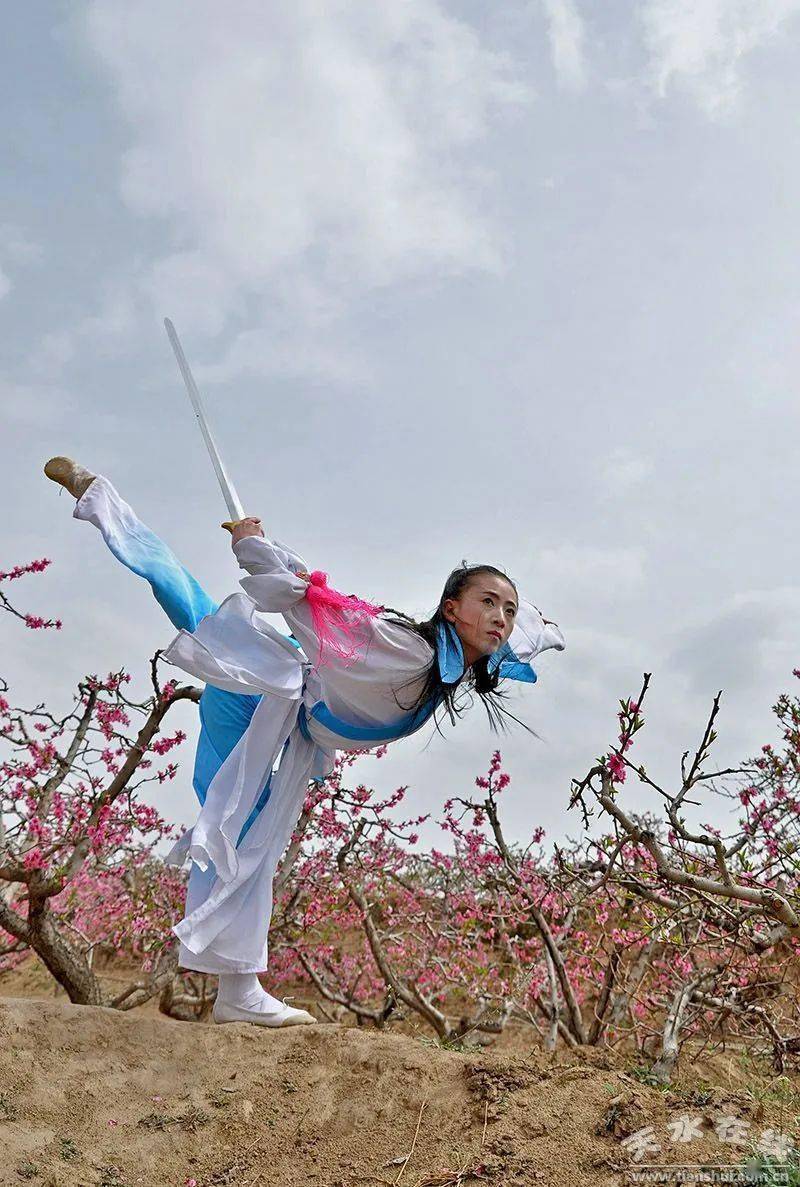 对话|武山"功夫女侠"张含亮:武术是我身上最亮的光_传承_父亲_文化