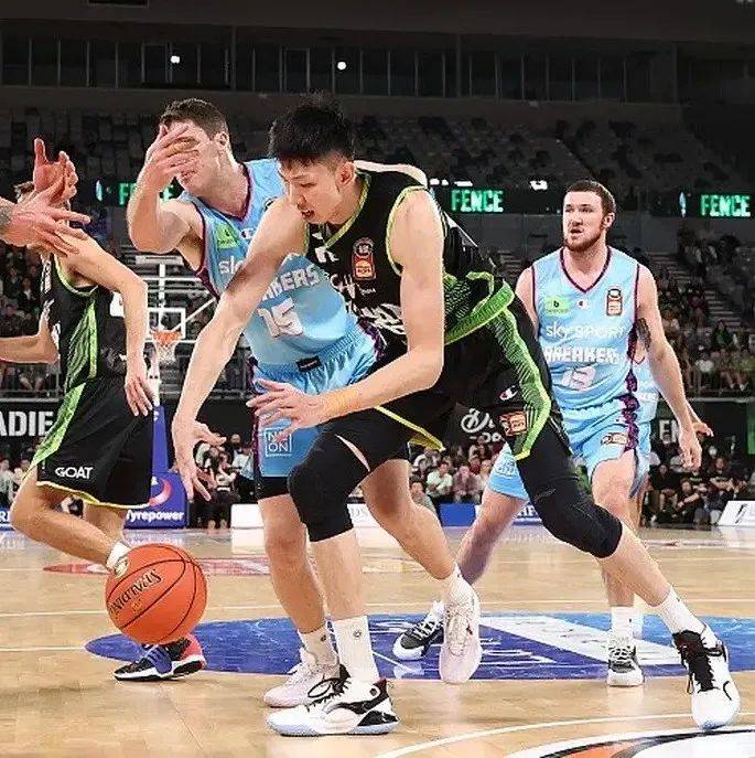 Nbl 周琦回归首秀8分4篮板 凤凰不敌破坏者 命中 罗伯·洛 上篮