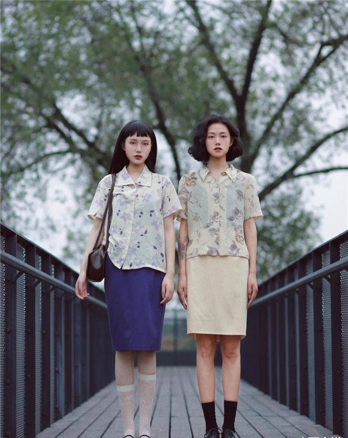 时尚是个轮回,港味复古风来袭,和闺蜜一起穿,梦回80年代_衬衫_黑色