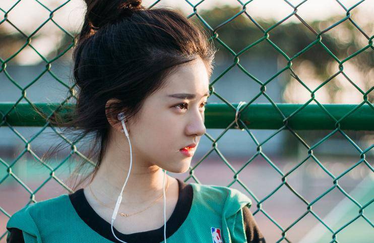 明星们的比心方式太特殊!