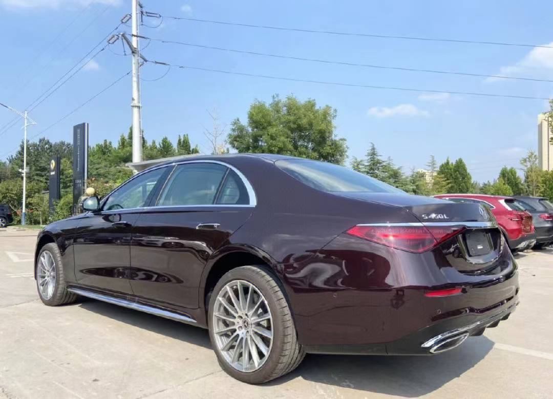 奔驰s450l贴膜埃伯改色膜原厂色碧玺红,光线下风采熠熠迷人光芒_原厂