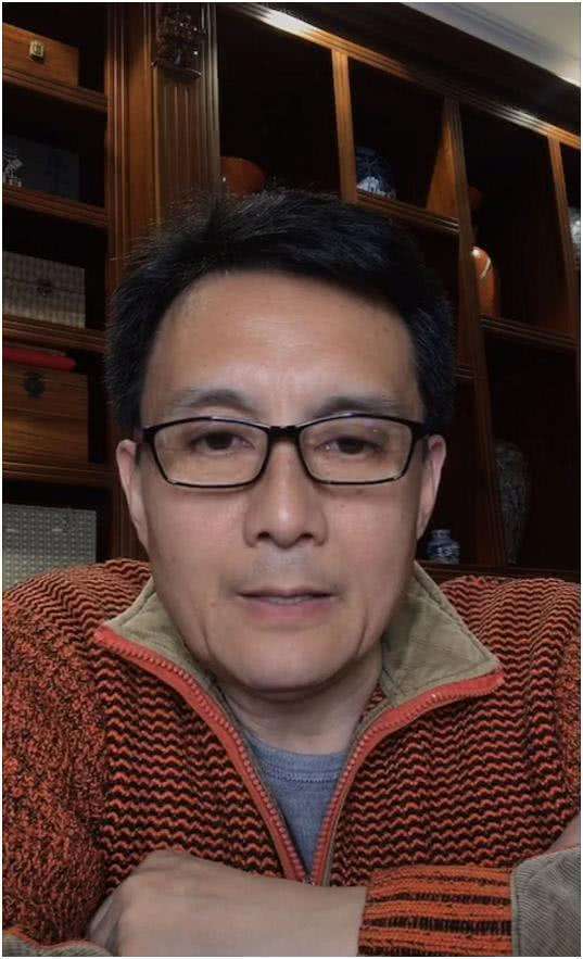 王伯昭:放弃事业到美国刷盘子,抛弃不孕妻子,再娶女强人被离婚?