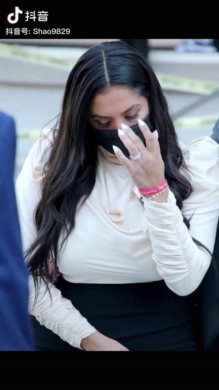 胖体不胖脸,如今瓦妮莎的身材已大走样,200多斤的身材,但有一个漂亮的