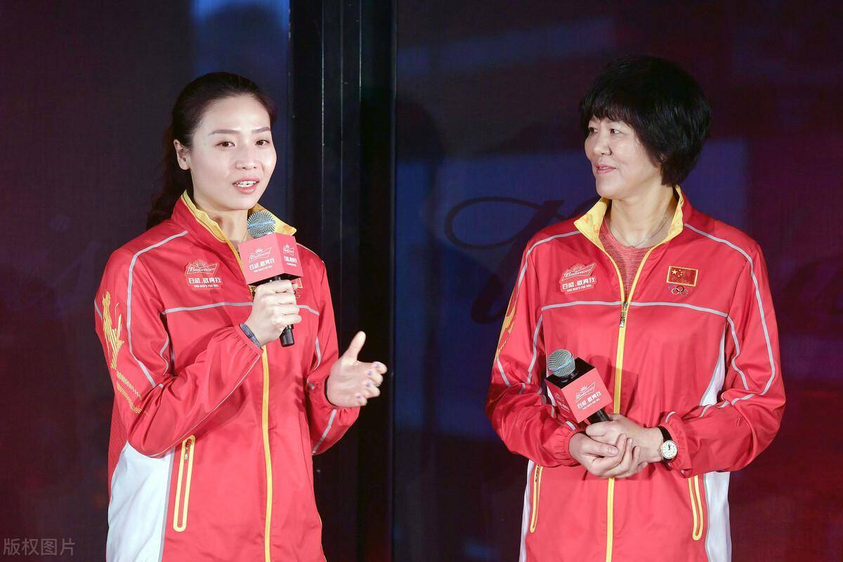 2007年冯坤和赵蕊蕊远赴美国疗伤,魏秋月作为中国女排的第一主力二传