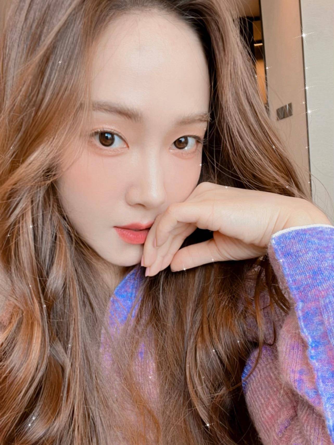 郑秀妍晒对脸自拍照,皮肤细腻红润,就是两空格有点少_西卡_漂亮_姐姐