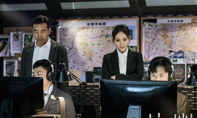 毫无违和感,接下来再来说说演员阵容,因为这部《暴风眼》是首部以