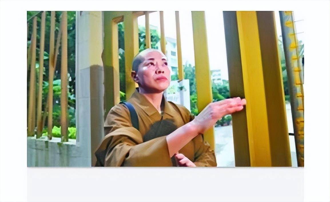 潇洒尼姑释智定:僧袍底下穿时尚,还经常举办派对约会小鲜肉_香港_寺庙