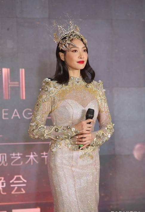 33岁宋茜华丽现身金鹰奖!