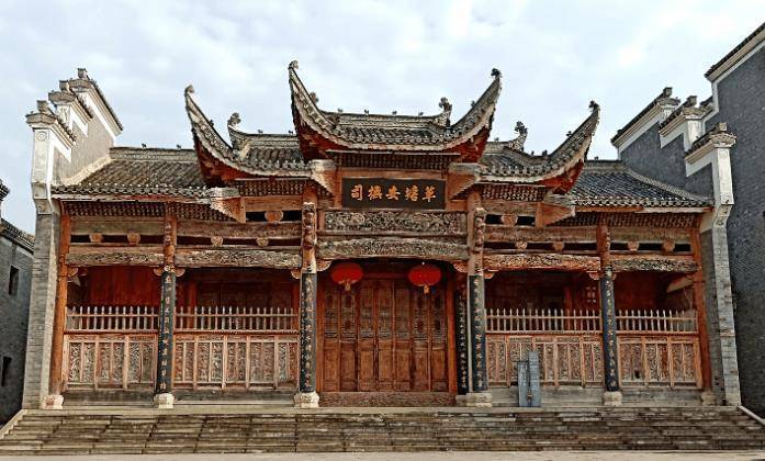 贵州一座千年古镇，藏着世界上最大的木质戏楼，风景优美门票免费