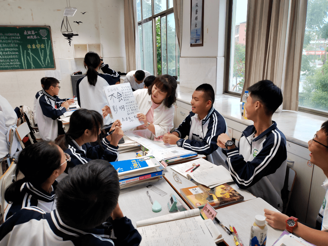 同步开展青春健康教育首课活动,截至目前,已有9名师资学员在庆元中学