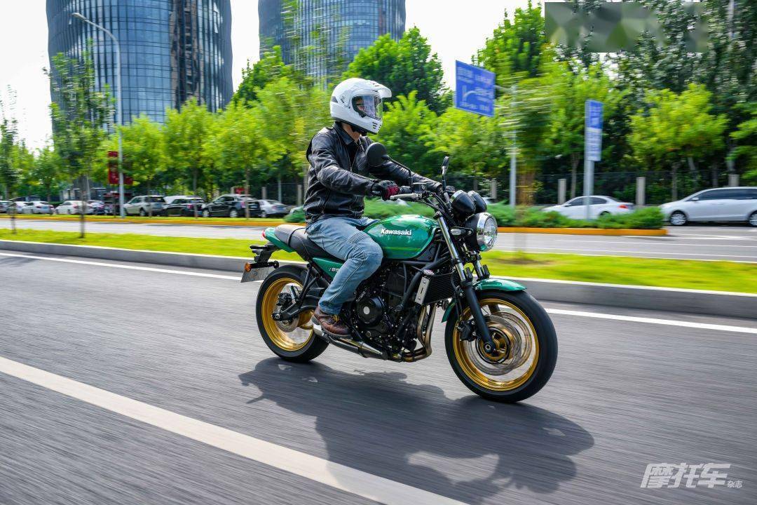 车评:有型格的好好先生,川崎中量级现代复古z650 rs_搜狐汽车_搜狐网