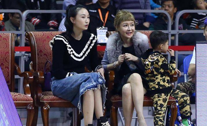 如今广东队的掌权人是陈海涛,而吴迪是陈海涛的老婆,目前广东队的很多