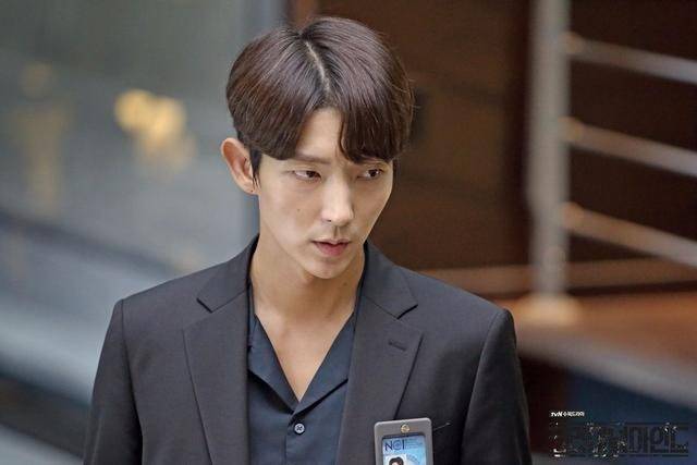 二度合作文彩元,李准基新剧公开研读剧本照,38岁童颜依旧_变化_状态