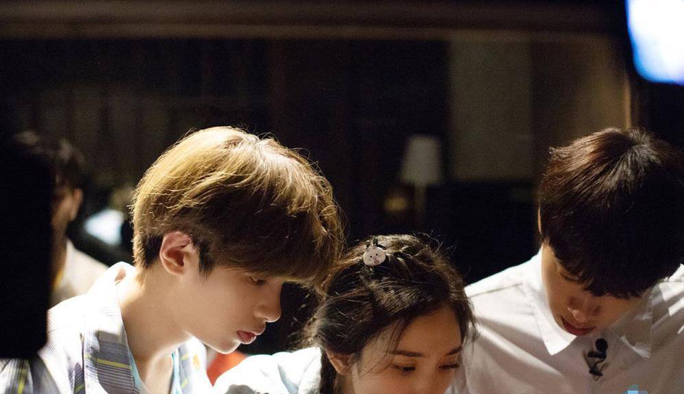 被何炅表扬,与杨幂邓伦合作,成《跑男》嘉宾,都快忘了他才18岁_黄明昊