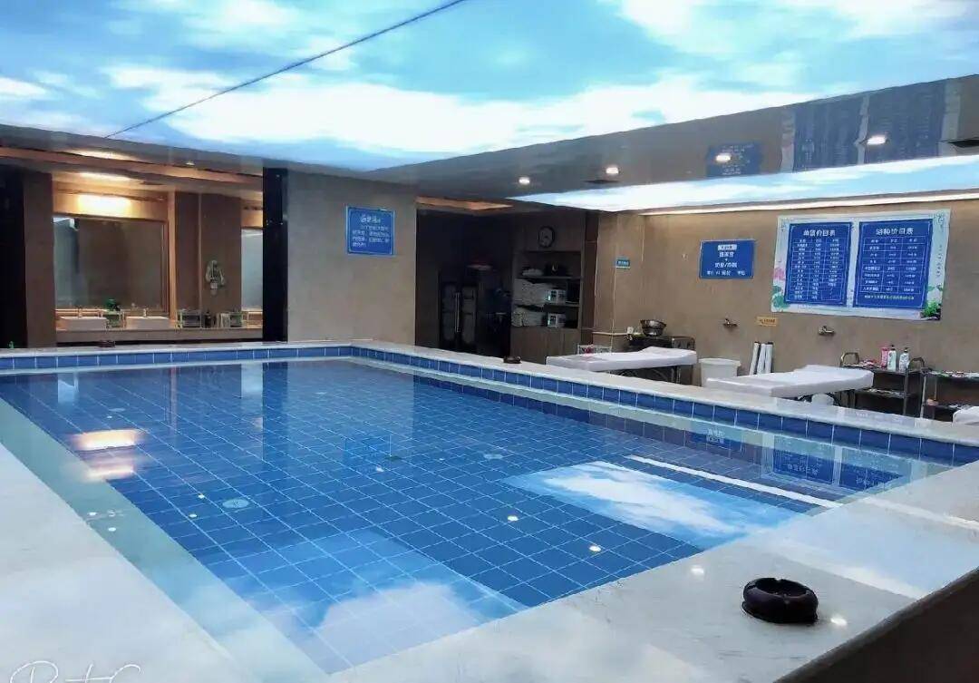 因此作为其热水设备则有着一定的要求,必须满足热水温度稳定,热水量大