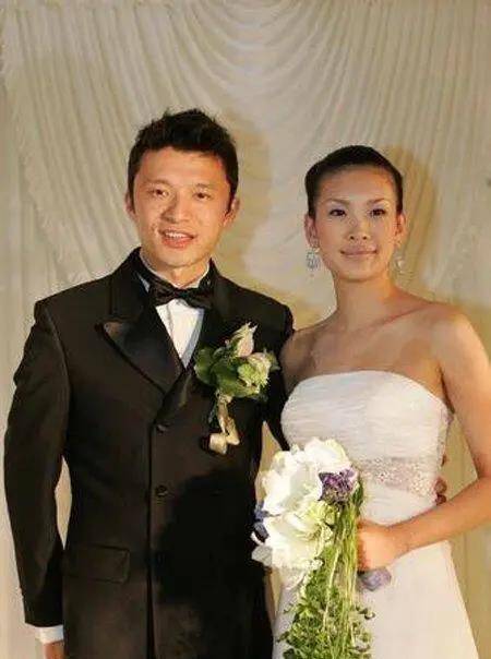 前妻是名模,现任女友金发洋妞_谢晖_助理教练_佟晨洁