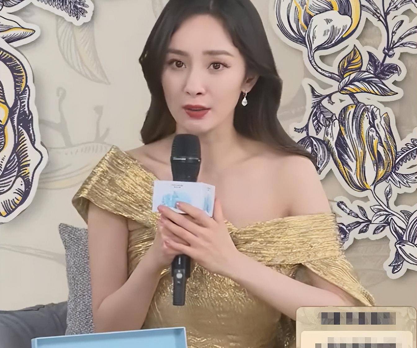 穿时尚裙腰围仅巴掌大,手臂的和话筒一样细_品牌_活动_状态