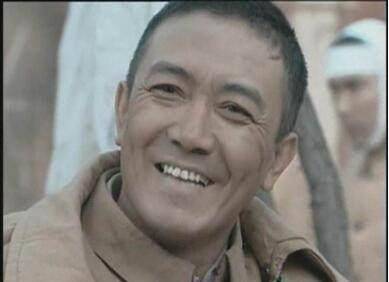 李云龙自杀后段鹏从他遗体上偷走一样东西十年后追悼会才拿出来