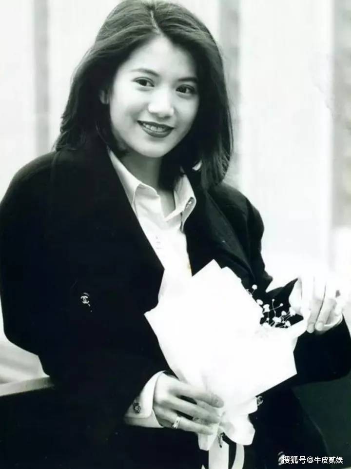 那些年港片女神的风采_港风妆容穿搭风格_港风女神气质