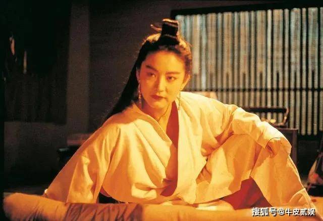 港风妆容穿搭风格_那些年港片女神的风采_港风女神气质