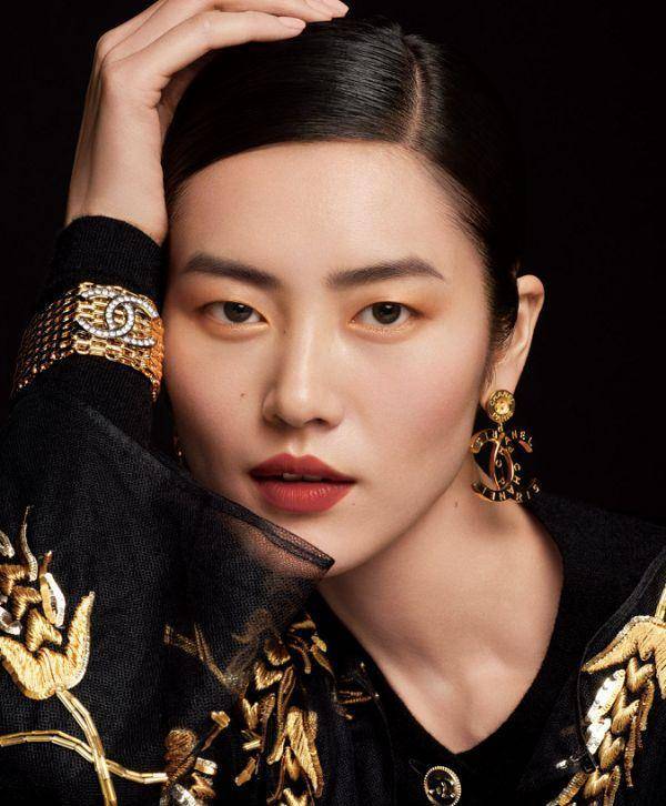 娱乐圈单眼皮的女星,刘雯有气质,看到古力娜扎:认真的?