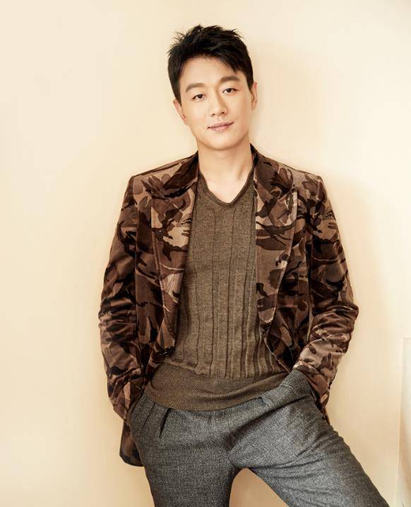 6岁父亲成植物人,北漂8年一夜成名,后娶了自己的老师_佟大为_妈妈