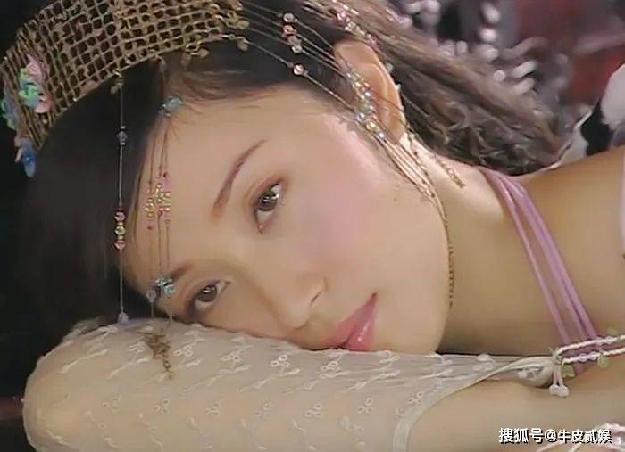 港风女神气质_那些年港片女神的风采_港风妆容穿搭风格