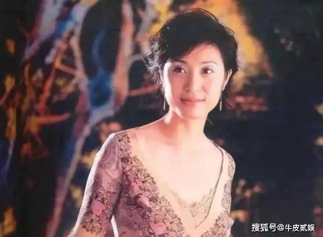 港风妆容穿搭风格_那些年港片女神的风采_港风女神气质