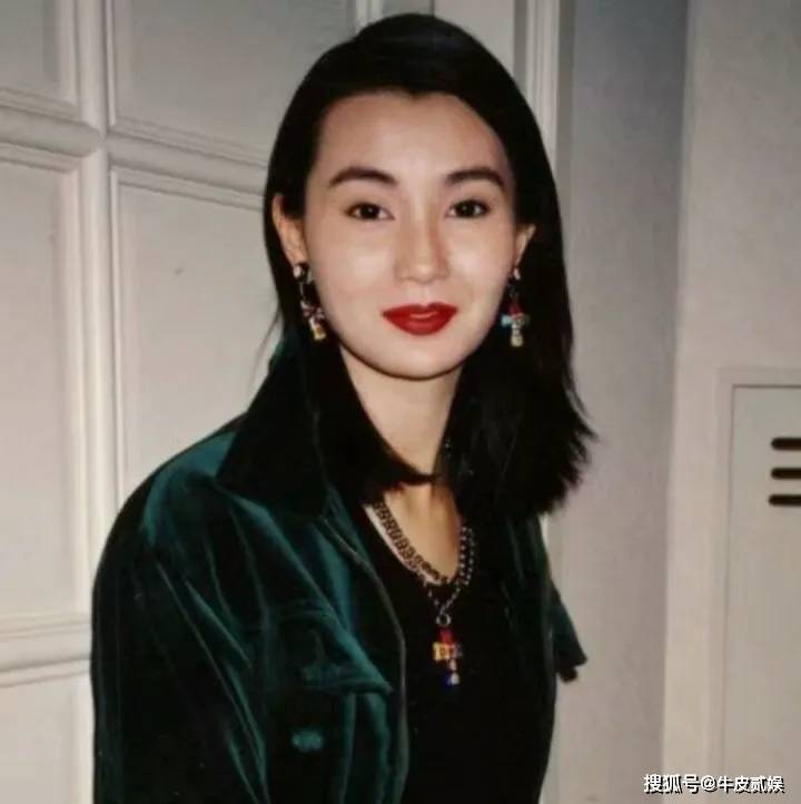 港风妆容穿搭风格_港风女神气质_那些年港片女神的风采