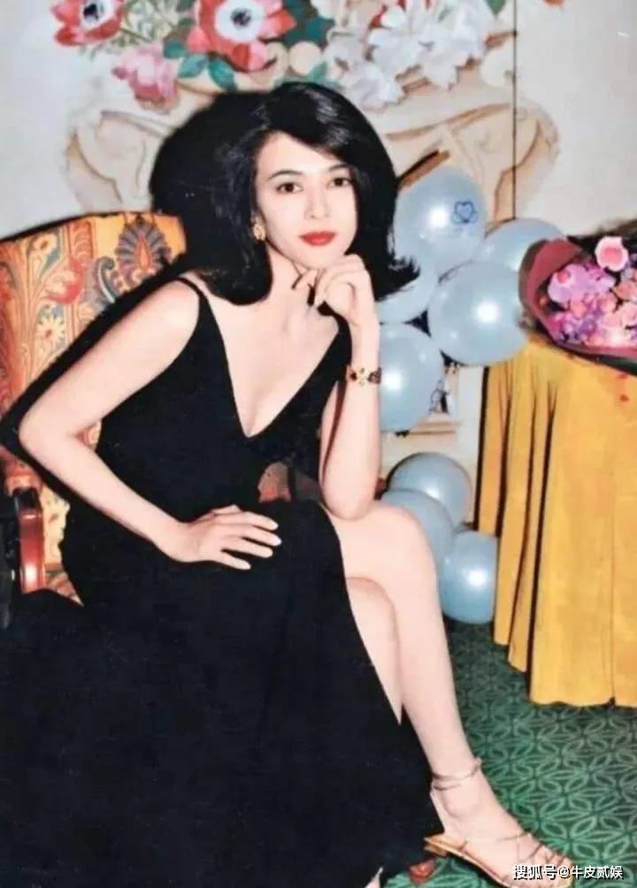 港风女神气质_港风妆容穿搭风格_那些年港片女神的风采