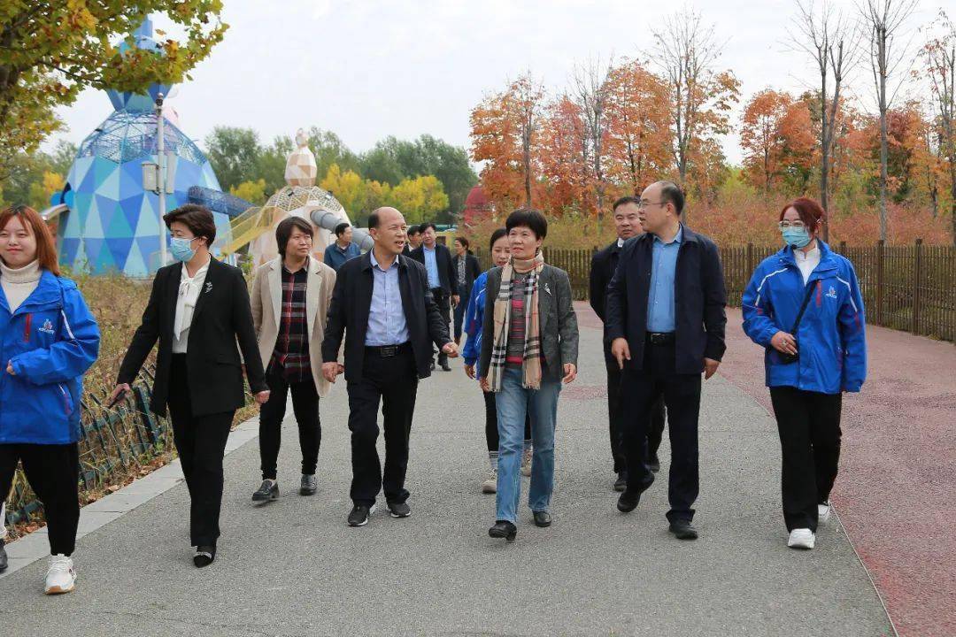 书记,局长黄雪颂,市体育局党组成员,副局长李炳胜参加活动,区领导孙锋