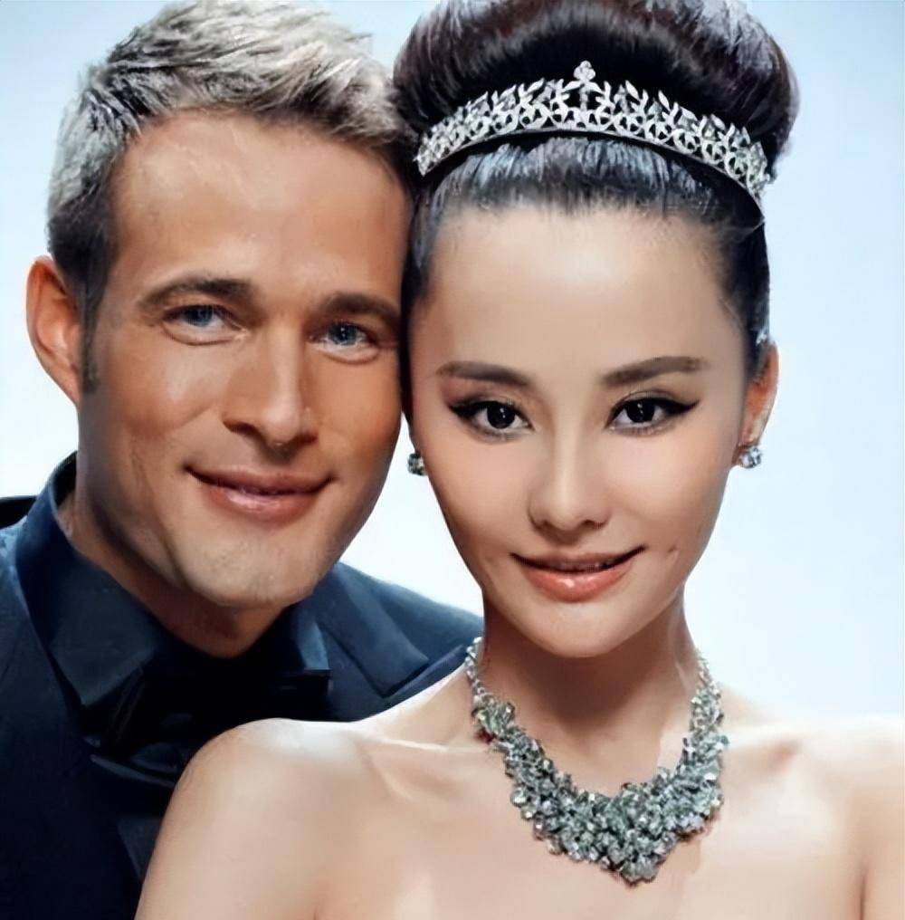 马雅舒与吴奇隆分手后,嫁给高富帅罗伯特,如今儿女双全幸福美满_云南